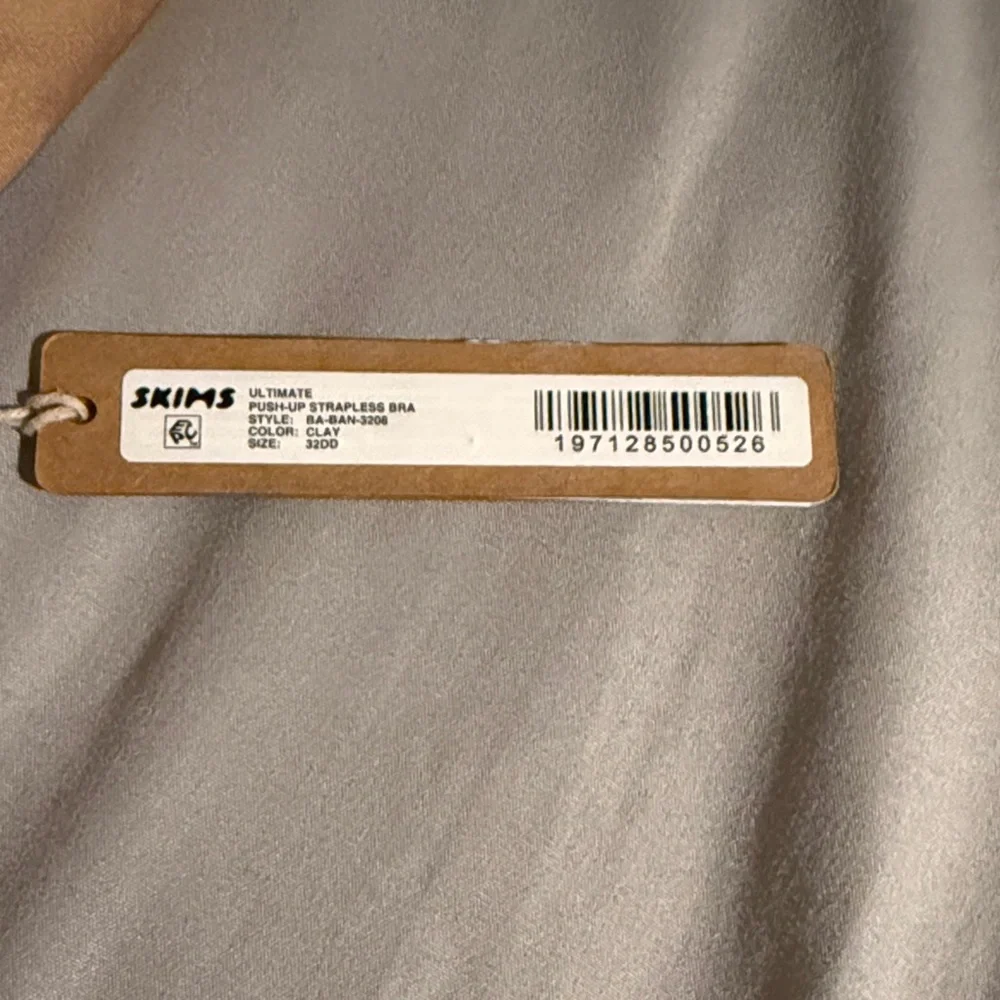 SKIMS Ultimate Push Up Strapless Bra Size 32DD Color Clay NWT - Picture 3 of 4